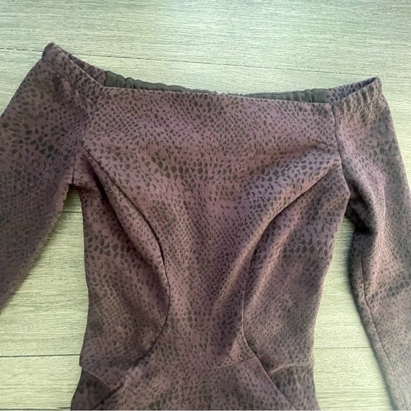 Reiss Long Sleeve Cold Shoulder Dress - Maroon w/ Reptile Print - Women's Size 0 - Picture 4 of 9